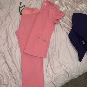 PINK FIGS SCRUB SIZE SMALL.